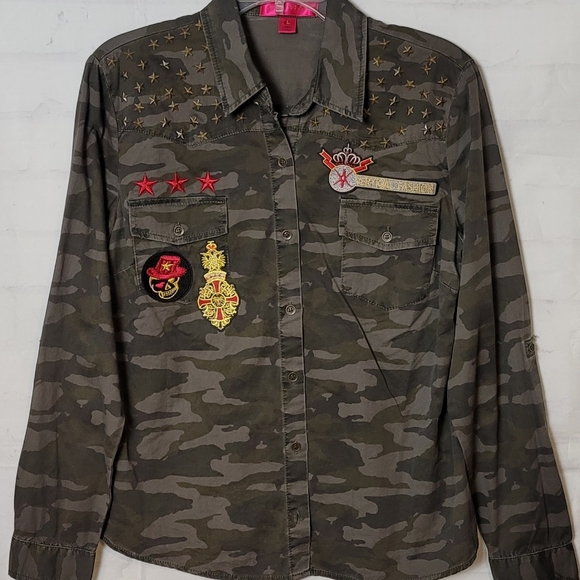 Embellished Patch Shirt - Picture 7 of 7